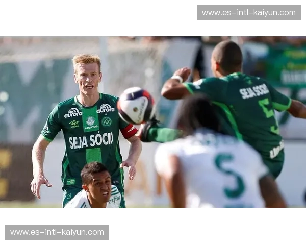 绿茵情仇：沙佩科恩斯与巴拉纳的恩怨情仇，一场关乎荣耀与信仰的对决